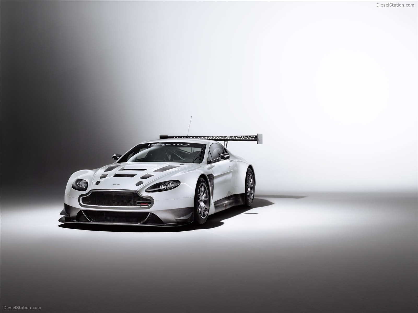 Aston Martin V12 Vantage GT3 2012